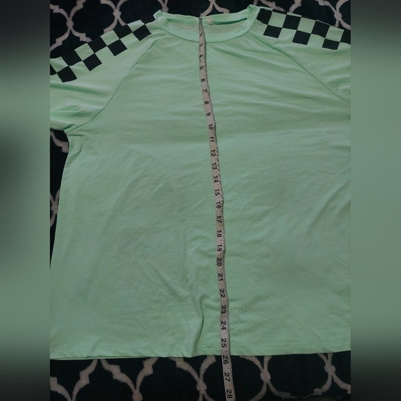 Shein Curve 0XL mint green tee with Checkerboard pattern on sleeve - Picture 4 of 8